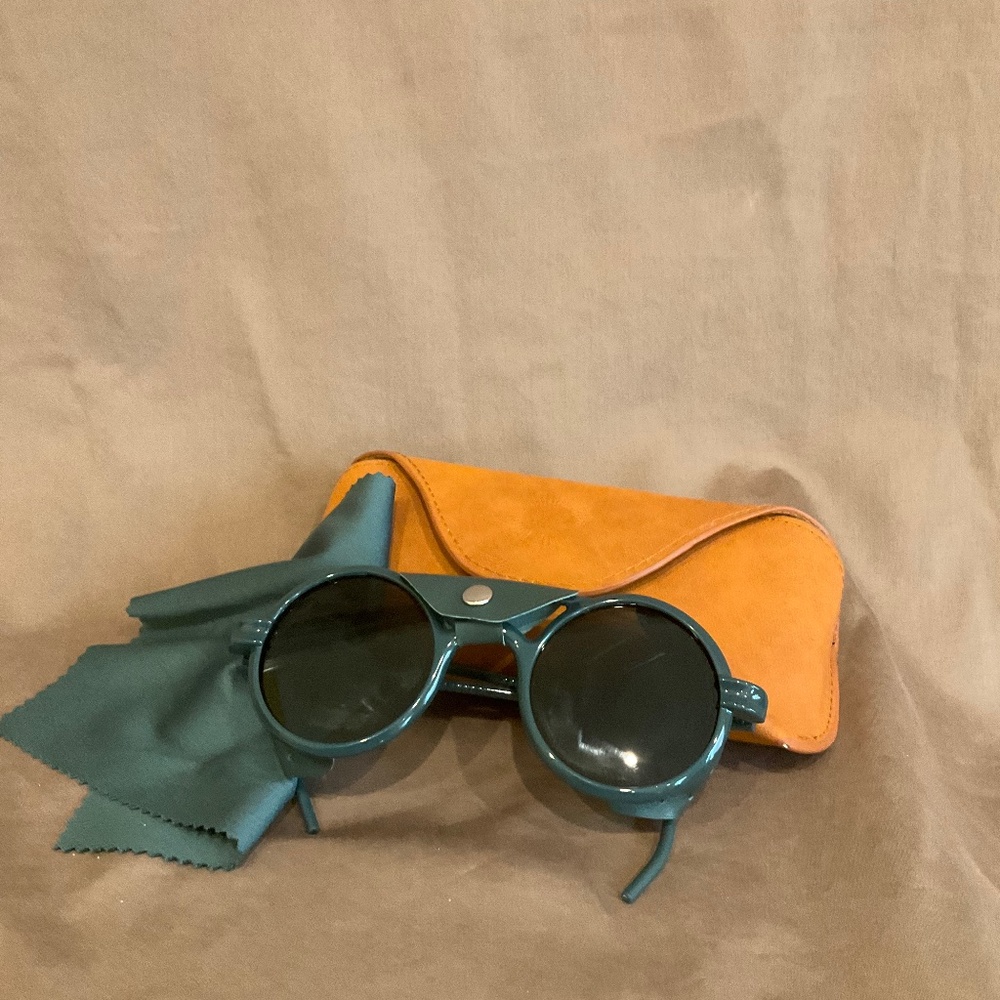 Mountaineering sunglasses